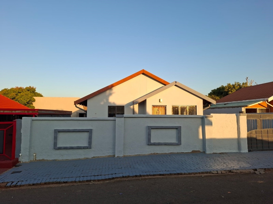 3 Bedroom Property for Sale in Geelhoutpark North West